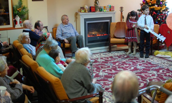 kids-elderly-christmas